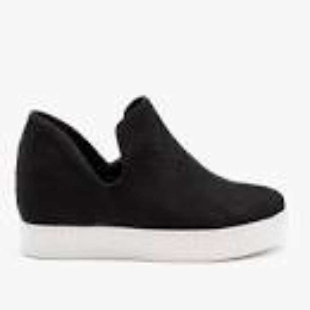 Bamboo pinhole suede sneakers sz 6.5